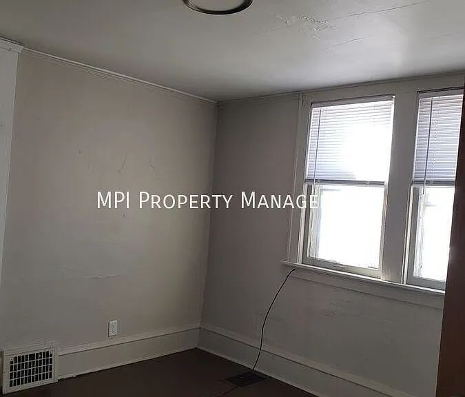 3306 N 24th Pl — Photo 6