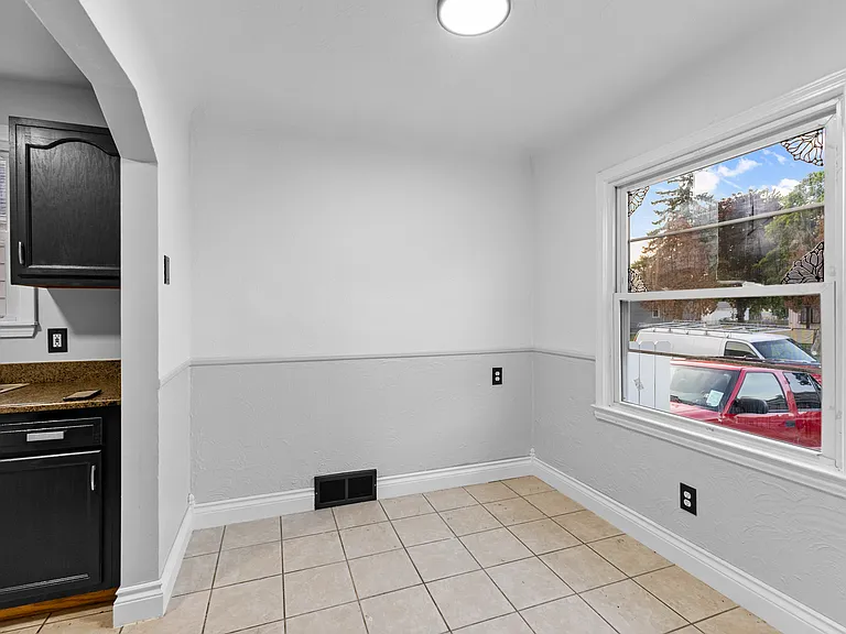 929 White Ave — Photo 11