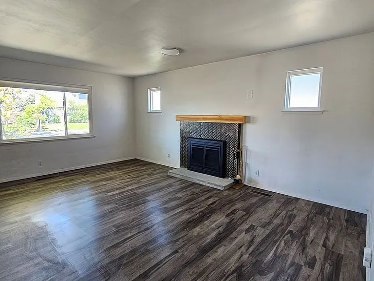 1610 Auburn Way — Photo 3