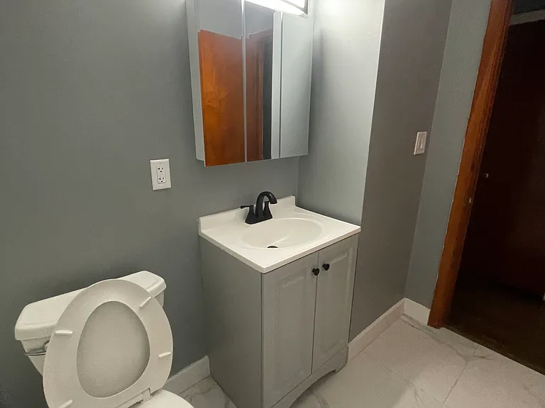 20 Yates St — Photo 13