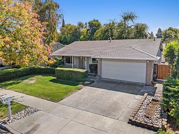 3rd image of 90 Cashew Blossom Dr