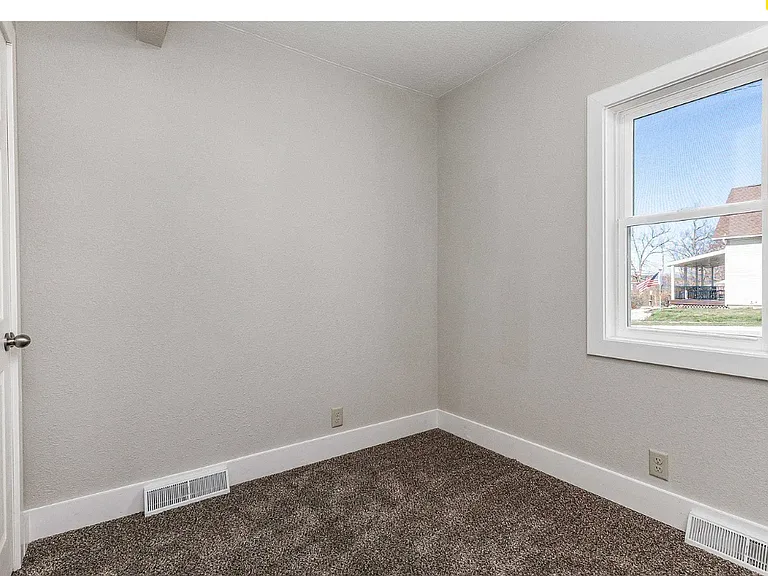 190 Beecher St — Photo 15
