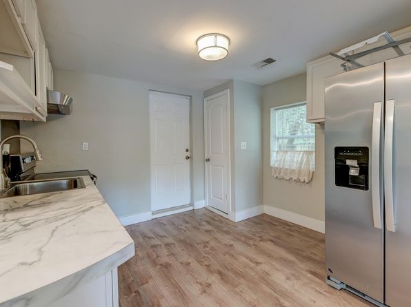 charleston-south-carolina-2079622815 picture