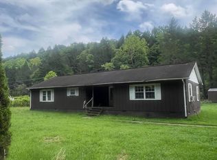 5871 Turnpike Rd, Summersville, WV 26651