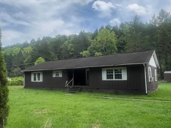 5871 Turnpike Rd, Summersville, WV 26651