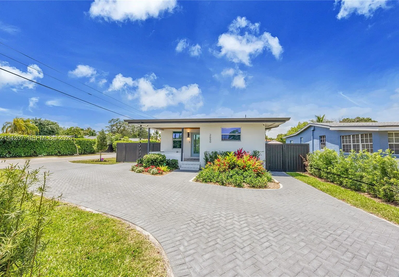 Coral Villas Rev — Photo 1