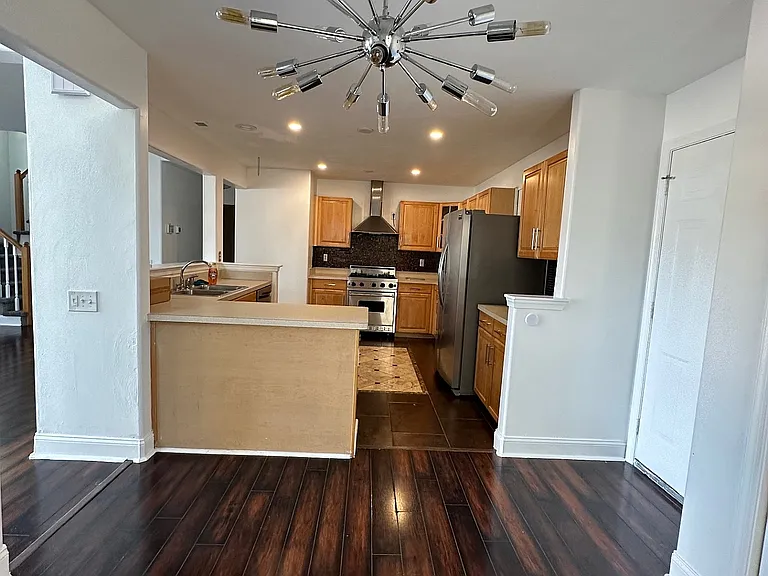 827 Mission Ave — Photo 11