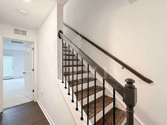 5th image of 3611 Elm Grove Ln