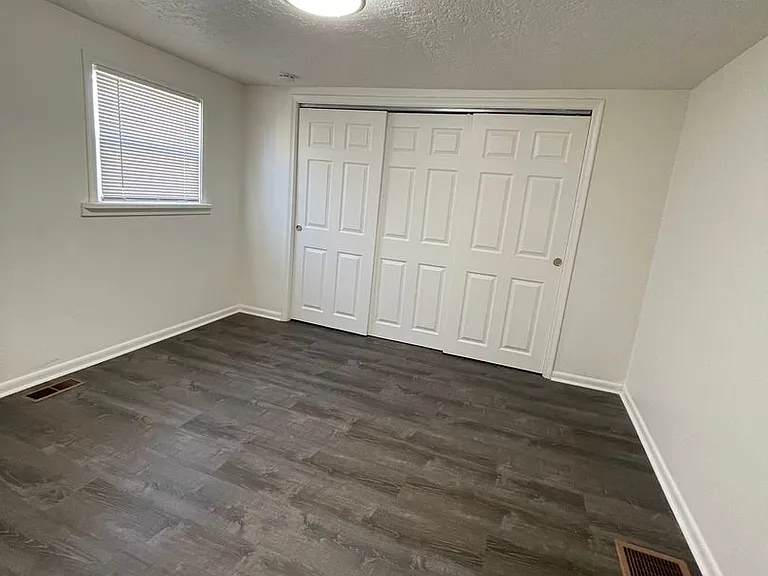 114 S 2250 W — Photo 10