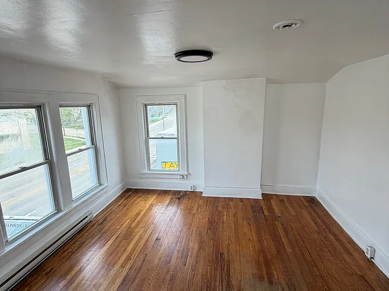 1408 E Main St — Photo 4