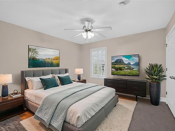 4th image of 2927 SW 35TH PLACE #115
