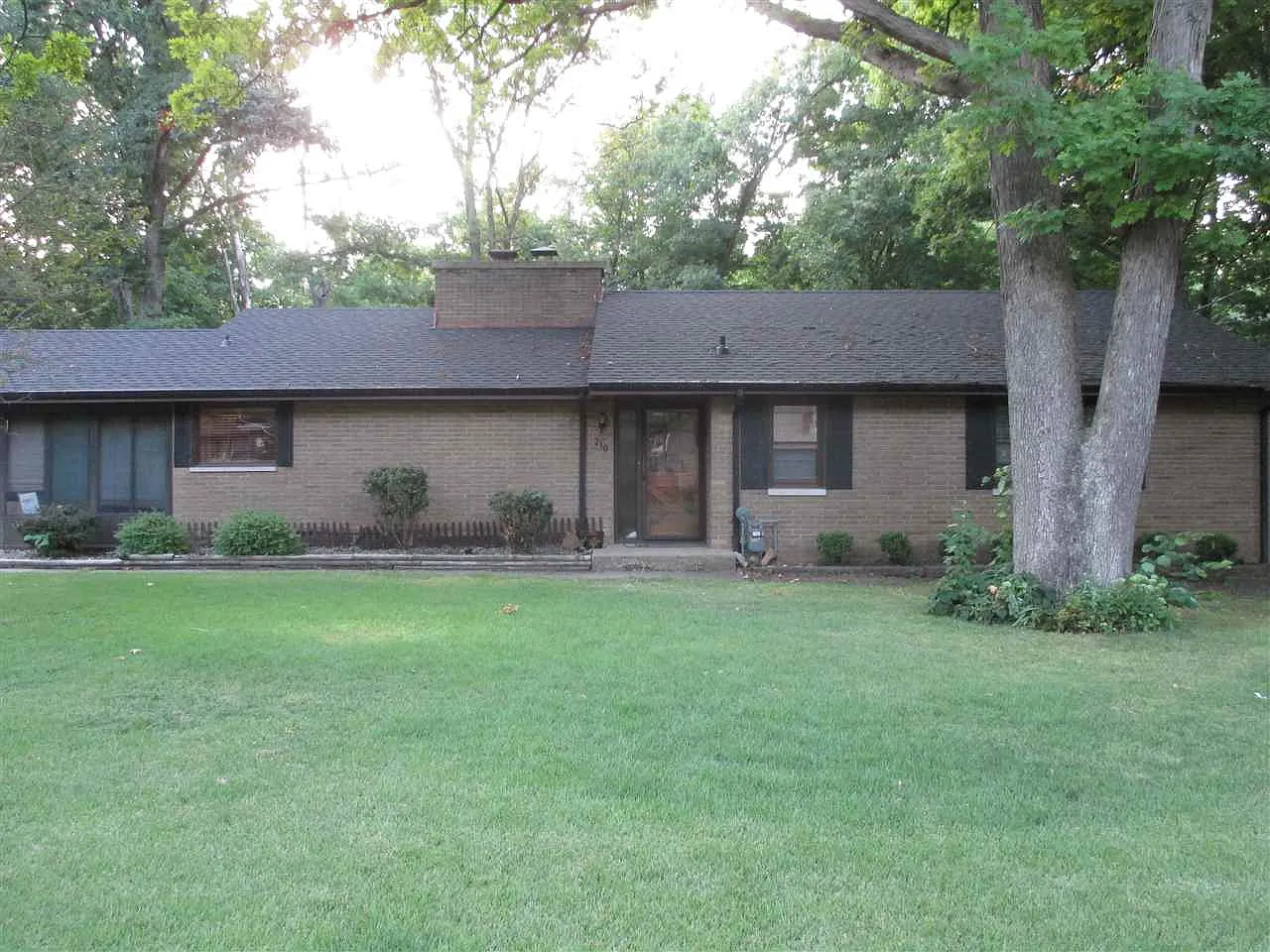 210 Shady Knolls Dr photo 1