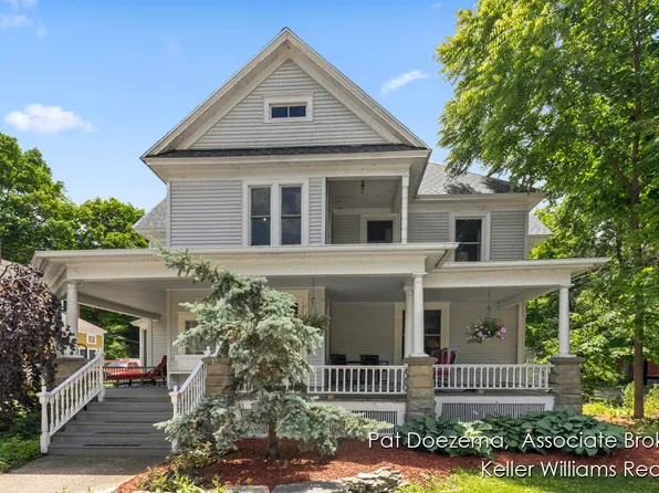 329 Monroe St, Allegan, MI 49010