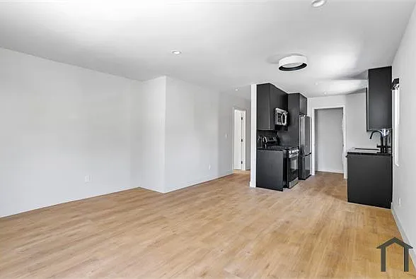 266 S Park View St — Photo 9