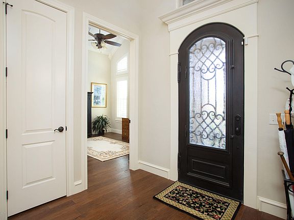 4th image of 7906 Oakview Dr