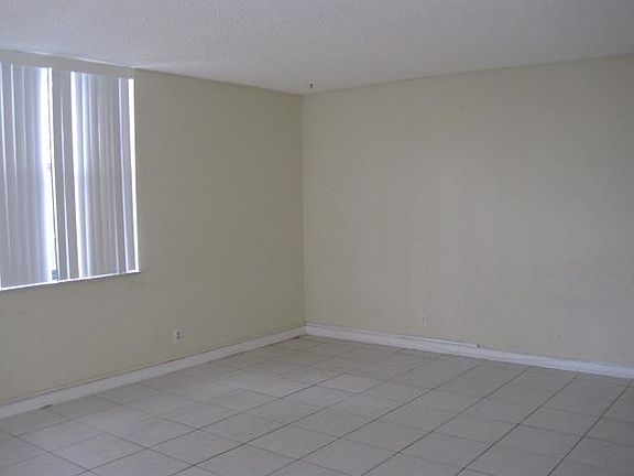2nd image of 20200 W Country Club Dr Ph 18