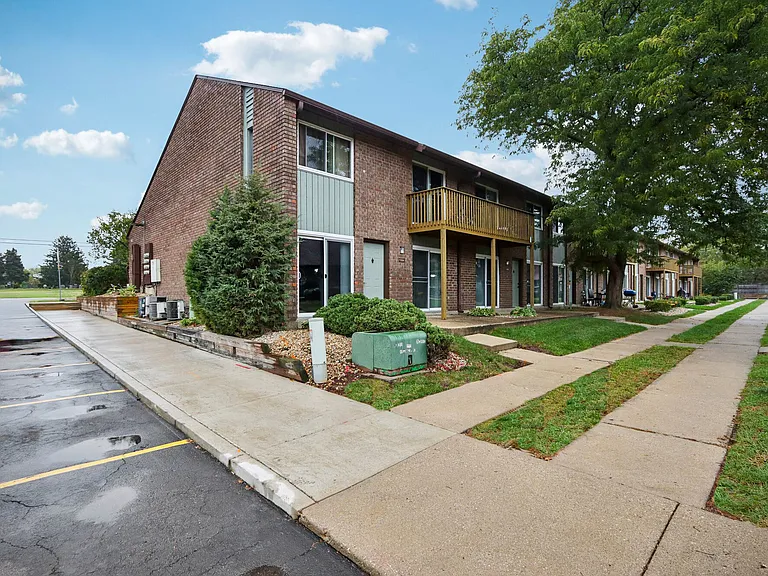 Crystal Lake Apartments — Photo 16