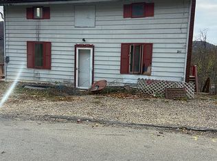 211 Bench St, Lansing, IA 52151