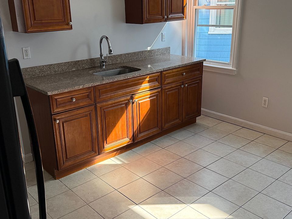 2nd image of 21 Monticello St APT 6