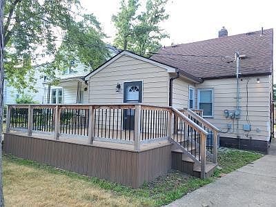Rear deck off bedroom