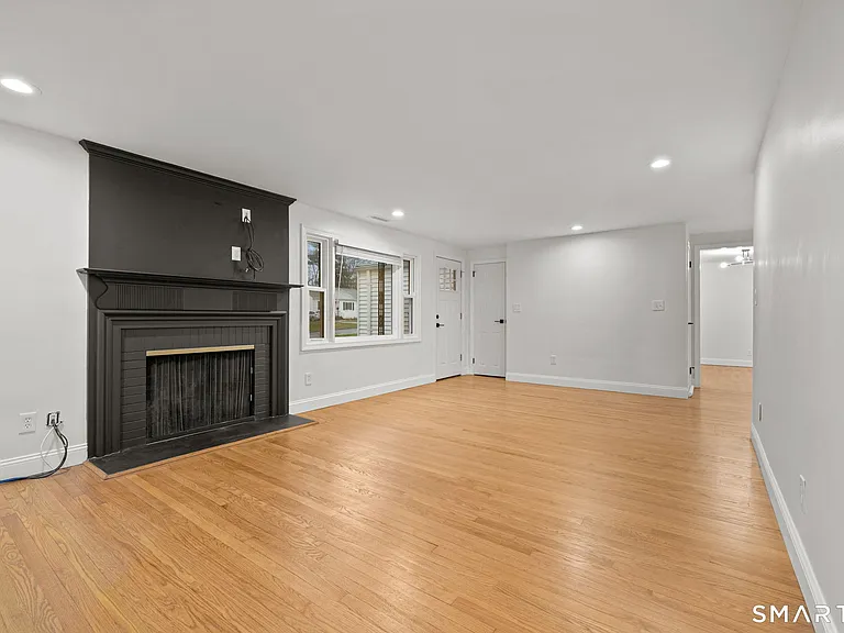 12 Sherwood Rd — Photo 8
