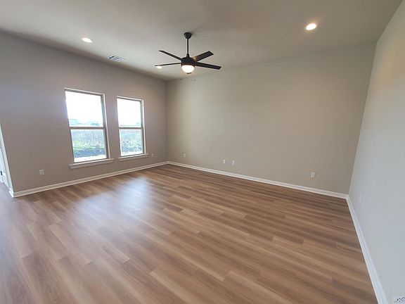 2nd image of 124 Pond Dr