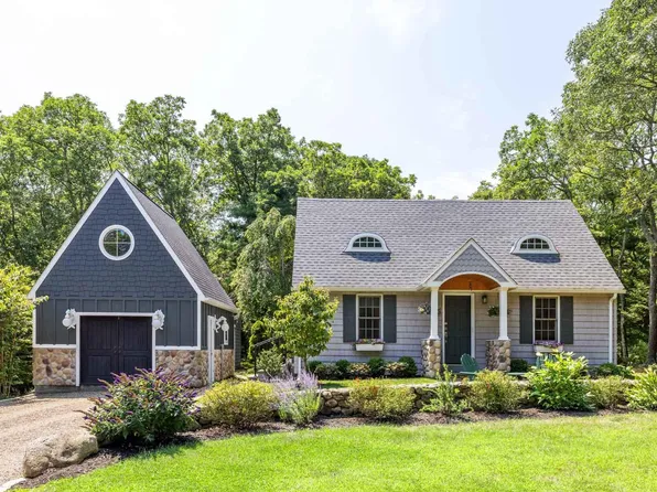 26 Sea Glen Rd, Oak Bluffs, MA 02557