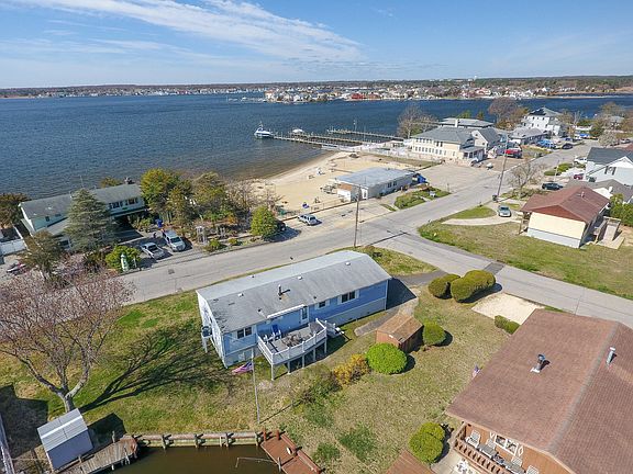 5th image of 210 Bay Stream Dr