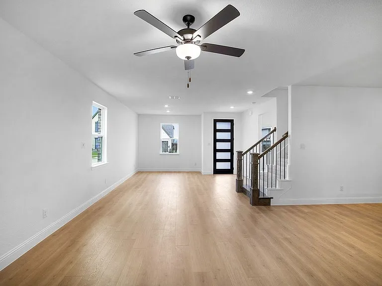 3301 Little Bluestem Rd — Photo 3