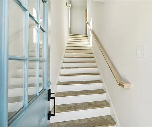 3 bed, 2.0 bath, 1029 sqft, $2,050 — Photo 4