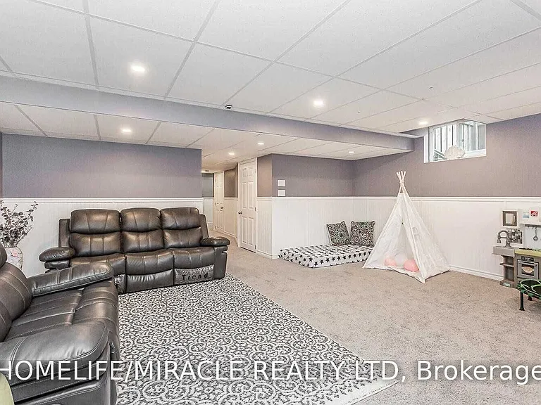 944 Dunblane Ct — Photo 31