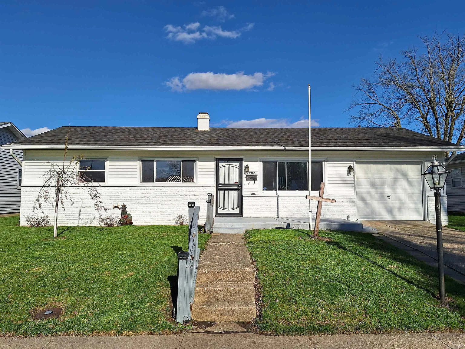 2906 N Waugh St photo 1