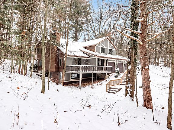 3rd image of 3525 Wild Rose Ln NE