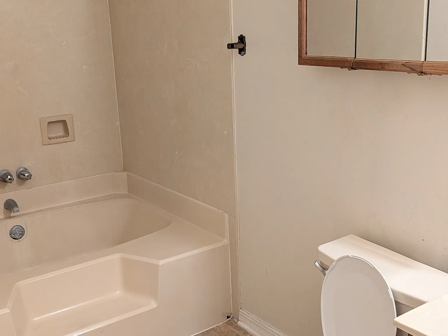 3 bed, 1600 sqft, $1,800 — Photo 2