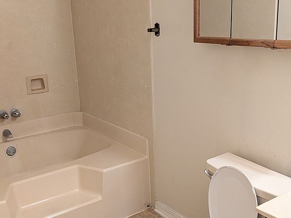 2nd image of 117 Brentwood Dr #117
