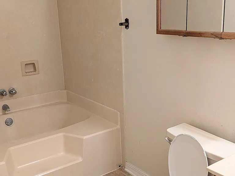 117 Brentwood Dr #117 — Photo 2
