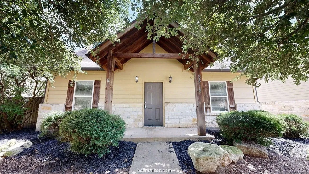 4 bed, 4.0 bath, 1815 sqft, $2,500 — Photo 1