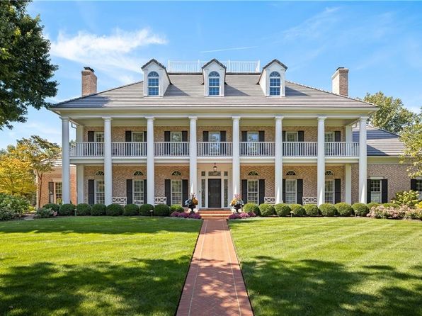 11712 Brookwood Ave, Leawood, KS 66211
