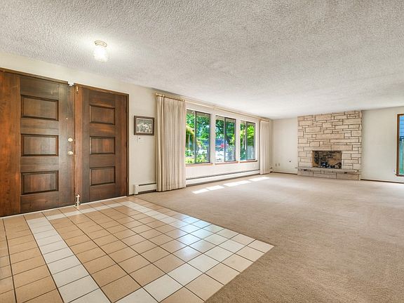 3rd image of 6812 50th Ave E