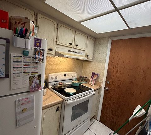 Kitchen Stove and Refrigerator.