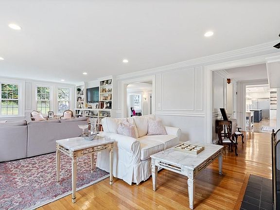 5th image of 205 Sohier St #A