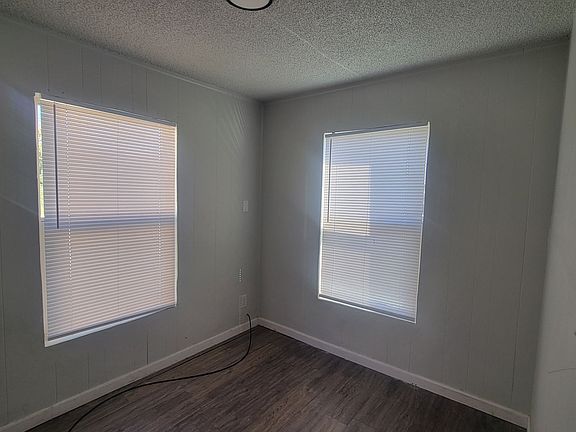 3rd image of 709 Yosemite Dr