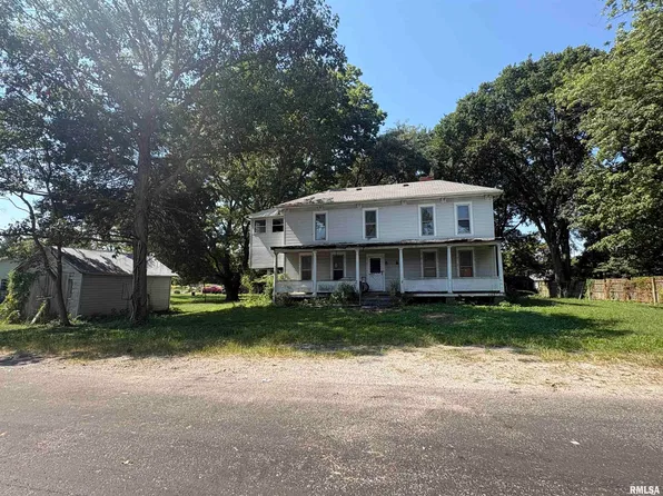 413 S Bogardus St, Elkhart, IL 62634