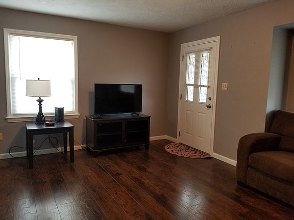 2nd image of 1121 Iroquois Ave