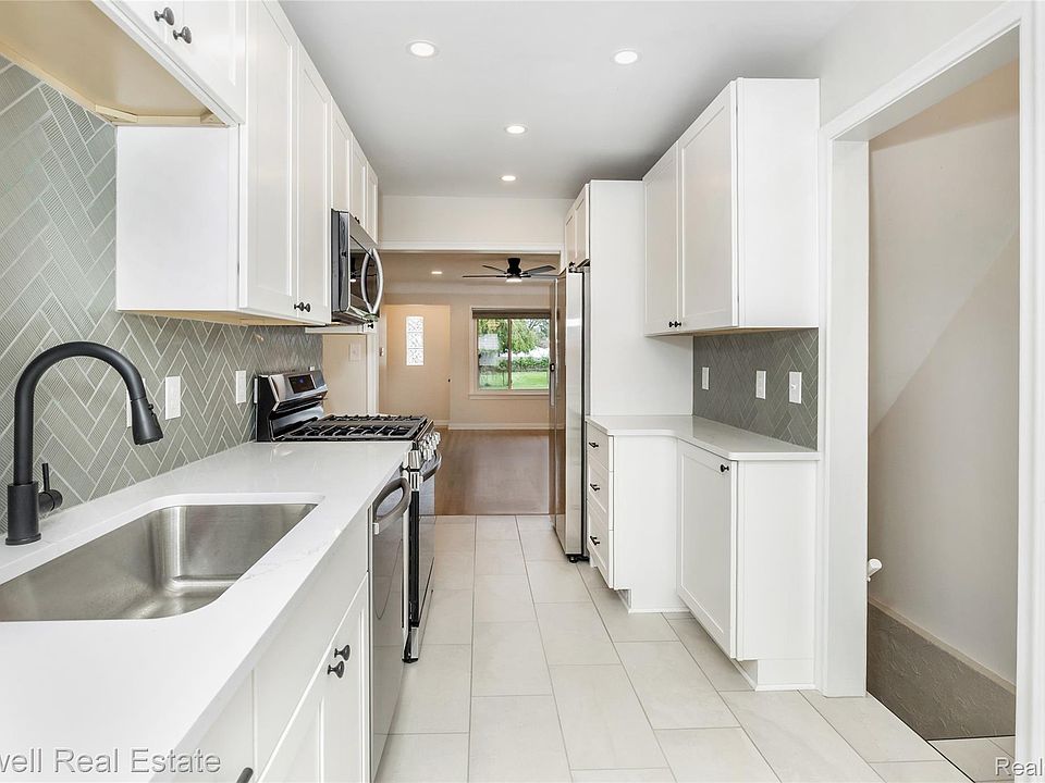21706 Avalon St, photo 14