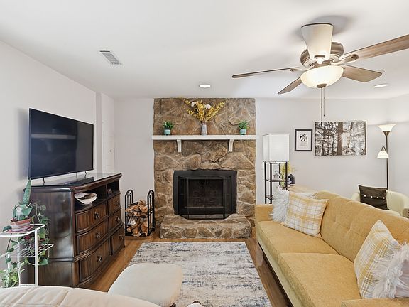 4th image of 112 Lake Forest Ct