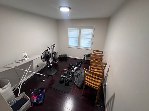 5th image of 8 Hillview Dr