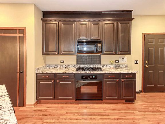 3rd image of 11905 S Winterberry Ln