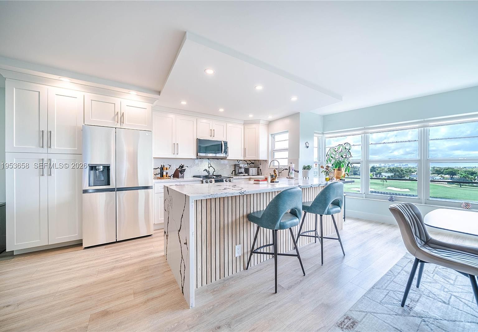 2500 NE 48th Ln APT 607