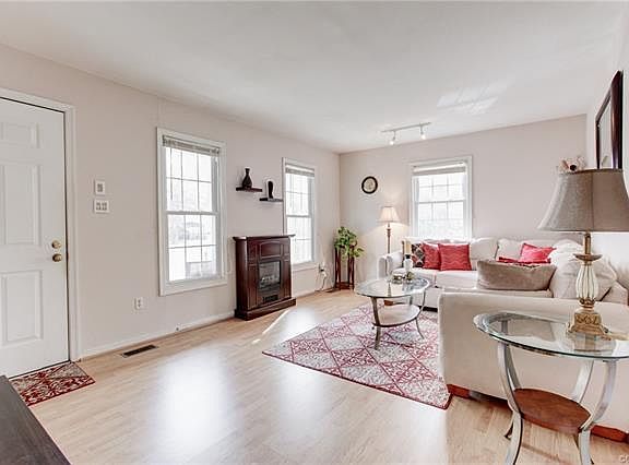 5th image of 6124 Leopold Cir